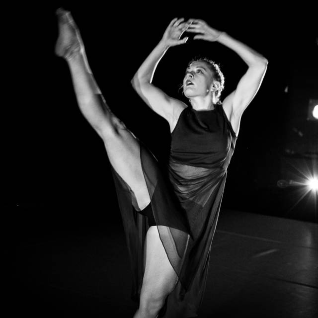 Genevieve Carson | Unravel | Photo by Taso Papadakis for the L.A. Contemporary Dance Company