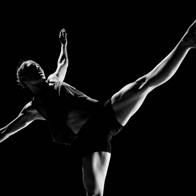 Genevieve Carson | Blank | Photo by Taso Papadakis for the L.A. Contemporary Dance Company